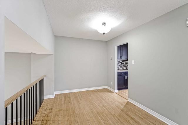 21 - 90 Castlebury Cres, Townhouse with 3 bedrooms, 2 bathrooms and 2 parking in Toronto ON | Image 5