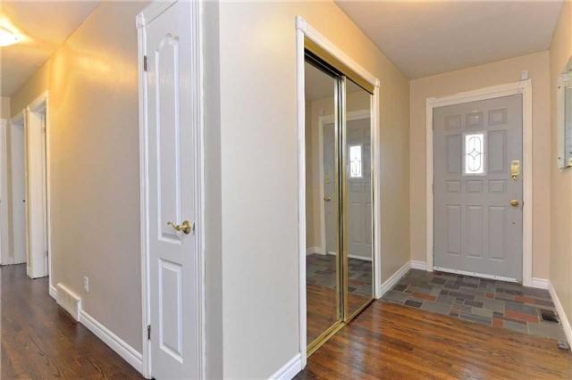Upper - 2955 Mayfield Rd, House detached with 3 bedrooms, 1 bathrooms and 6 parking in Brampton ON | Image 5