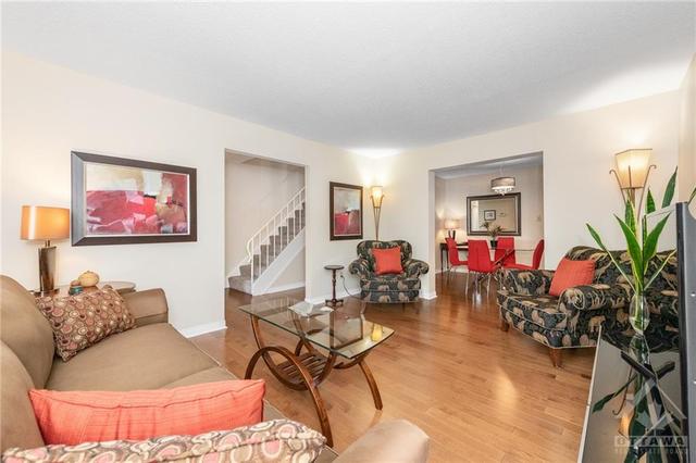 1521 Fisher Avenue, Townhouse with 3 bedrooms, 3 bathrooms and 1 parking in Ottawa ON | Image 6