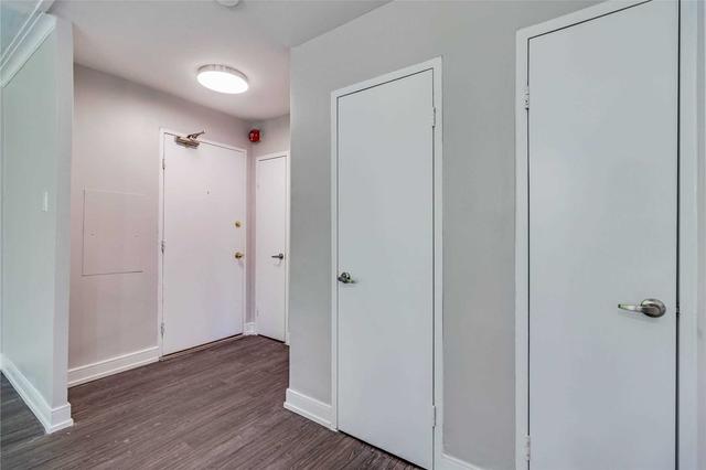 201 - 18 Anglesey Blvd, House detached with 1 bedrooms, 1 bathrooms and 1 parking in Toronto ON | Image 5