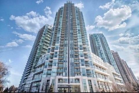 715 - 220 Burnhamthorpe Rd S, Condo with 1 bedrooms, 2 bathrooms and 1 parking in Mississauga ON | Image 1