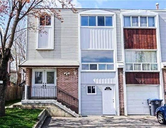 on - 24 Lynwood Crt, House semidetached with 2 bedrooms, 1 bathrooms and 2 parking in Brampton ON | Image 1