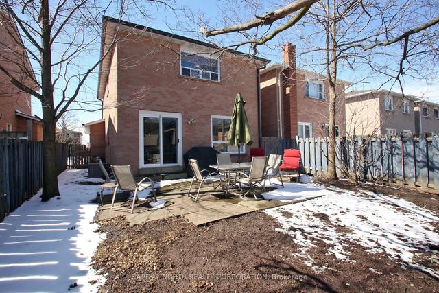 33 Rawling Cres, House detached with 3 bedrooms, 2 bathrooms and 6 parking in Brampton ON | Image 17
