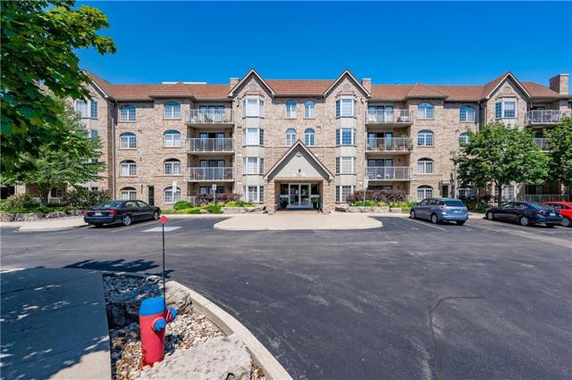 e405 - 216 Plains Road W, Condo with 2 bedrooms, 2 bathrooms and 2 parking in Burlington ON | Image 2