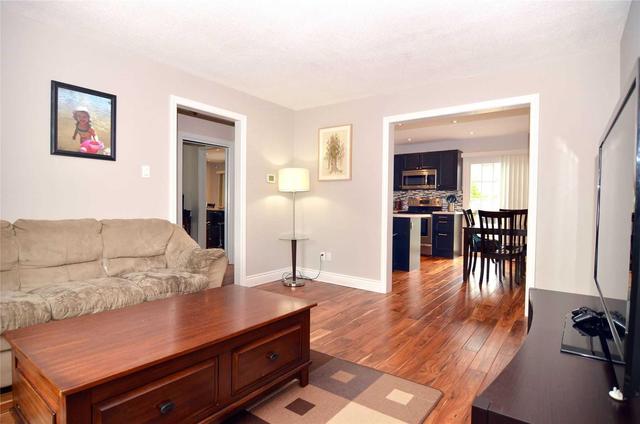 44 Hudson Cres, House semidetached with 3 bedrooms, 2 bathrooms and 4 parking in Bradford West Gwillimbury ON | Image 7