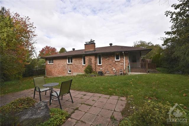 212 Amberly Court, House detached with 4 bedrooms, 3 bathrooms and 6 parking in Ottawa ON | Image 29