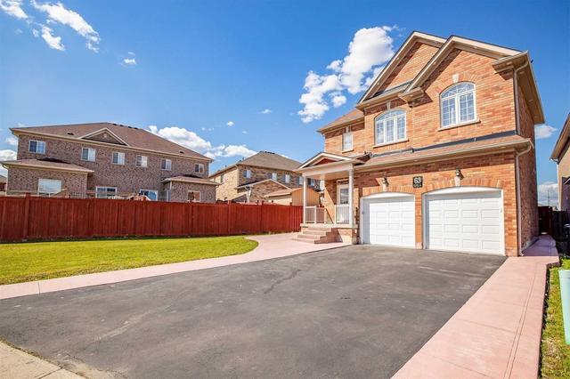 63 Yellow Avens Blvd, House detached with 4 bedrooms, 4 bathrooms and 7 parking in Brampton ON | Card Image