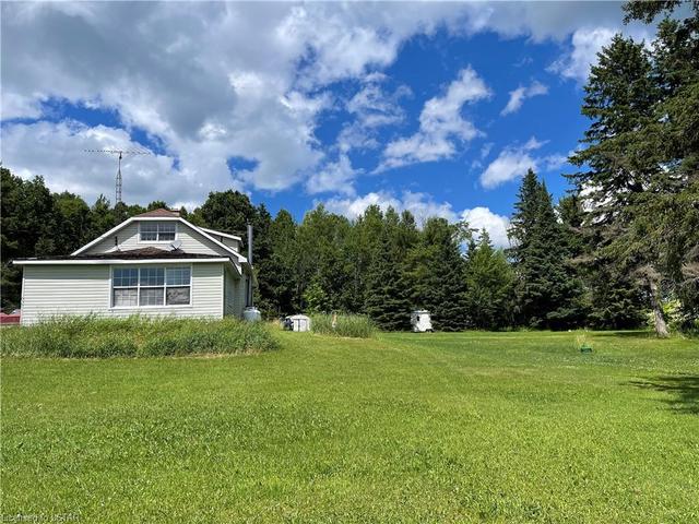 2442 Highway 520, House detached with 4 bedrooms, 2 bathrooms and 10 parking in Magnetawan ON | Image 3