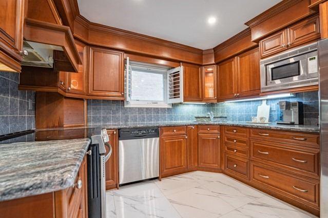 3995 Renfrew Cres, House detached with 4 bedrooms, 4 bathrooms and 6 parking in Mississauga ON | Image 7