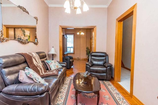 37 Montrose Ave, House semidetached with 3 bedrooms, 2 bathrooms and 1 parking in Toronto ON | Image 2