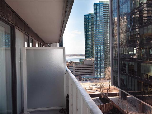1002 - 100 Harbour St, Condo with 2 bedrooms, 2 bathrooms and 0 parking in Toronto ON | Image 6