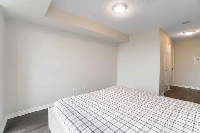 908 - 8 Mondeo Dr, Condo with 2 bedrooms, 2 bathrooms and 1 parking in Toronto ON | Image 18