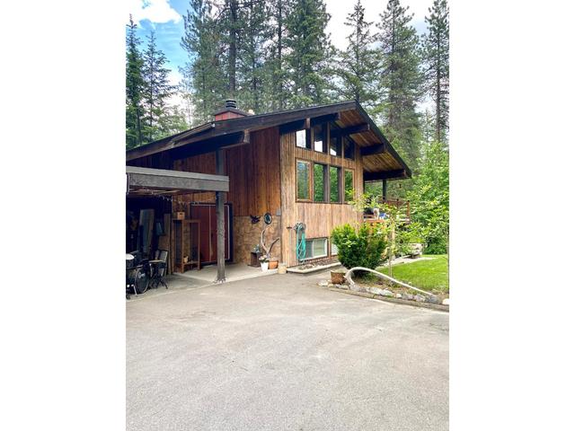 3936 Macgregor Road, House detached with 4 bedrooms, 3 bathrooms and 3 parking in Central Kootenay F BC | Card Image