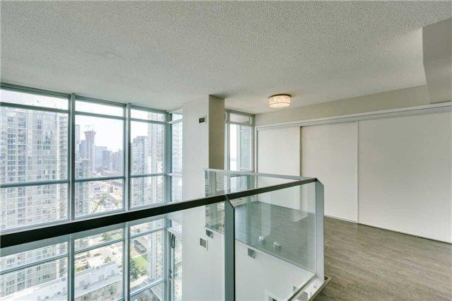 3708 - 15 Fort York Blvd, Condo with 2 bedrooms, 2 bathrooms and 1 parking in Toronto ON | Image 10