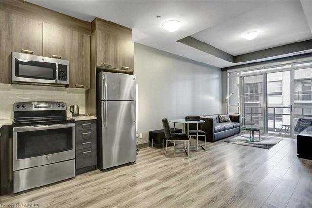 1212 - 150 Main St W, Condo with 1 bedrooms, 2 bathrooms and 1 parking in Hamilton ON | Image 3