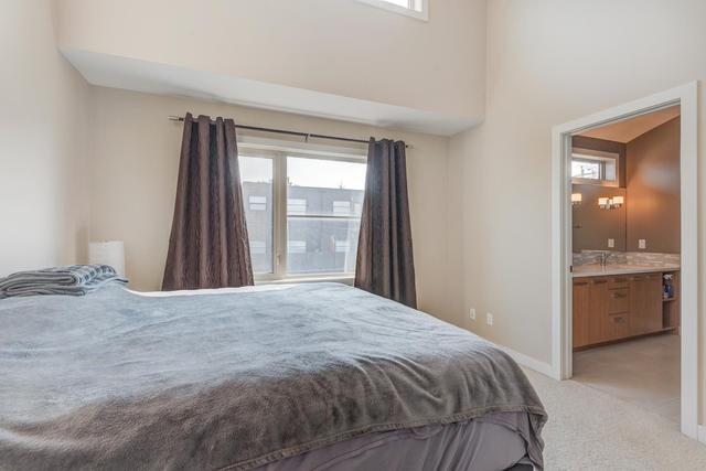 2 - 1930 36 Street Sw, Home with 3 bedrooms, 3 bathrooms and 1 parking in Calgary AB | Image 9