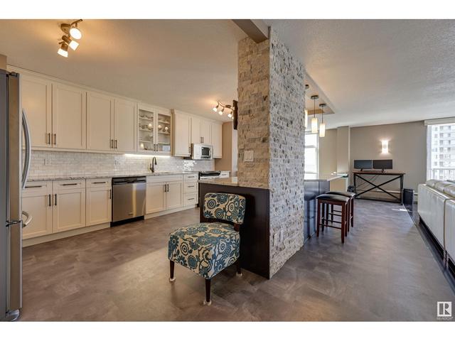 1104 - 11710 100 Av Nw, Condo with 2 bedrooms, 1 bathrooms and 1 parking in Edmonton AB | Image 3