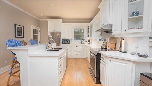 22 Maple Ave, House detached with 4 bedrooms, 3 bathrooms and 4 parking in Brantford ON | Image 9