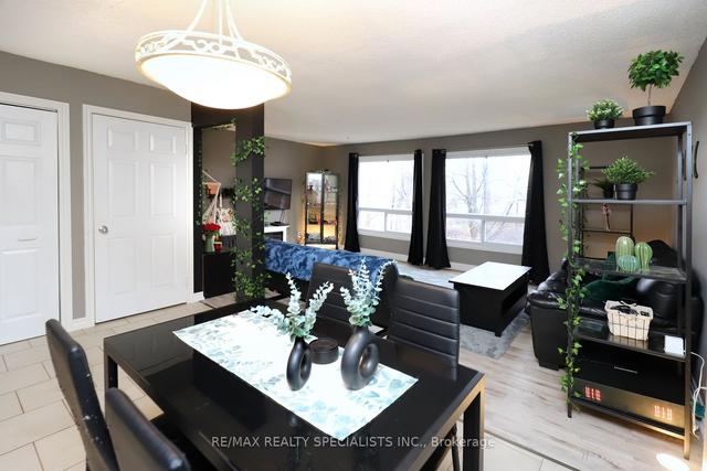 137 - 2050 Upper Middle Rd, Townhouse with 3 bedrooms, 2 bathrooms and 2 parking in Burlington ON | Image 2