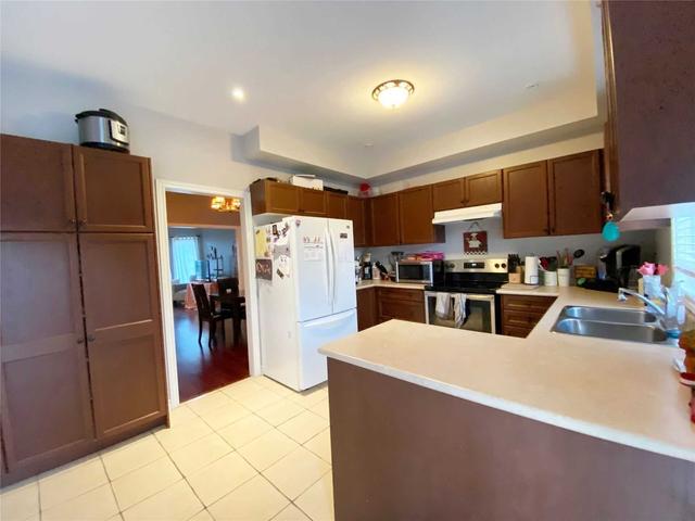 15 Surrey Dr, House detached with 4 bedrooms, 3 bathrooms and 6 parking in Barrie ON | Image 3