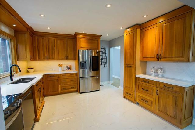 4254 Bloor St W, House detached with 4 bedrooms, 3 bathrooms and 7 parking in Toronto ON | Image 6