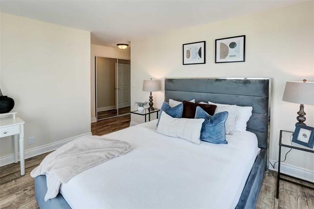 1806 - 8 Lee Centre Dr, Condo with 4 bedrooms, 3 bathrooms and 3 parking in Toronto ON | Image 7