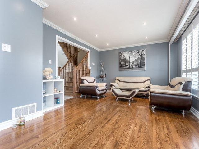 10 - 17 Gosford Blvd, Townhouse with 3 bedrooms, 3 bathrooms and 1 parking in Toronto ON | Image 2