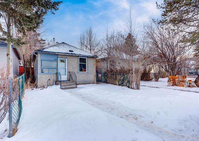 137 26 Avenue Ne, House detached with 2 bedrooms, 1 bathrooms and 1 parking in Calgary AB | Image 12