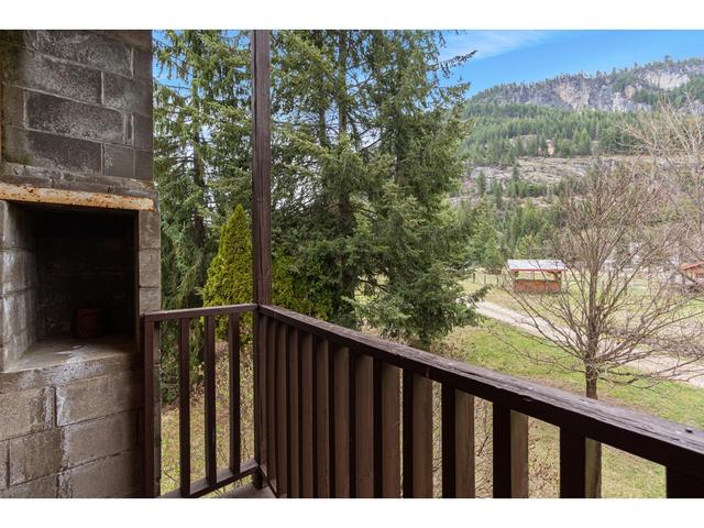 1960 Pass Creek Road, House detached with 3 bedrooms, 3 bathrooms and null parking in Central Kootenay I BC | Image 32
