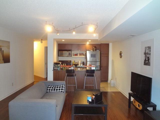 1002 - 8 York St, Condo with 2 bedrooms, 2 bathrooms and 1 parking in Toronto ON | Image 5