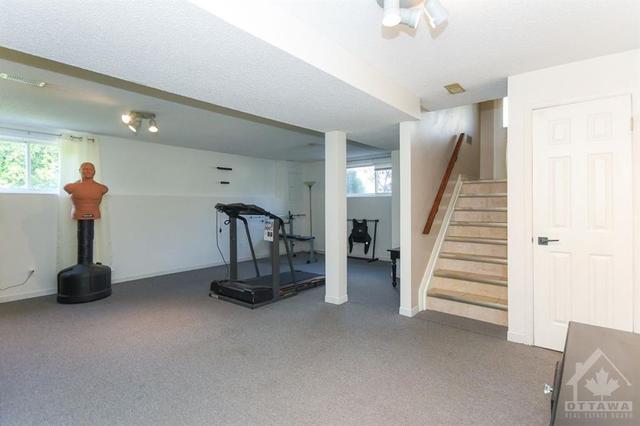 b - 2556 Old Carriage Court, Home with 3 bedrooms, 1 bathrooms and 3 parking in Ottawa ON | Image 13