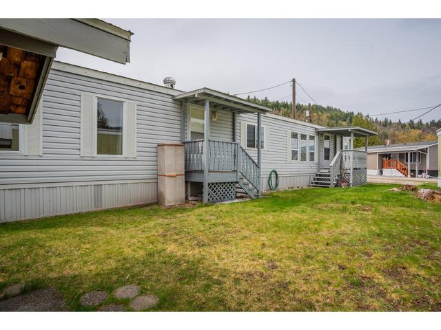 15 - 1601 Columbia Avenue, Home with 2 bedrooms, 1 bathrooms and null parking in Castlegar BC | Image 4