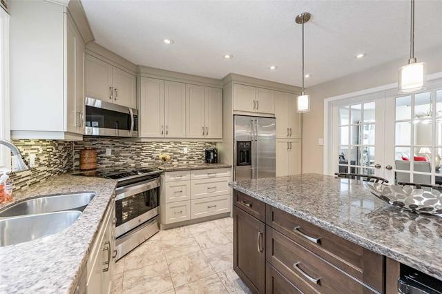 211 Daimler Dr, House detached with 4 bedrooms, 4 bathrooms and 4 parking in Kitchener ON | Image 4