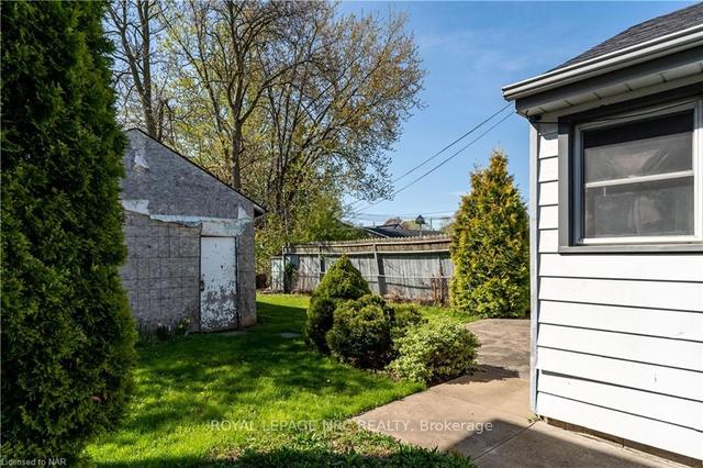 70 Chetwood St, House detached with 2 bedrooms, 1 bathrooms and 1 parking in St. Catharines ON | Image 16