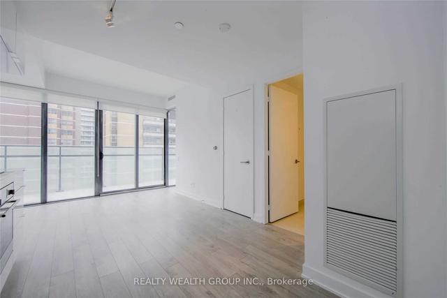 607 - 185 Roehampton Ave, Condo with 1 bedrooms, 1 bathrooms and 0 parking in Toronto ON | Image 1