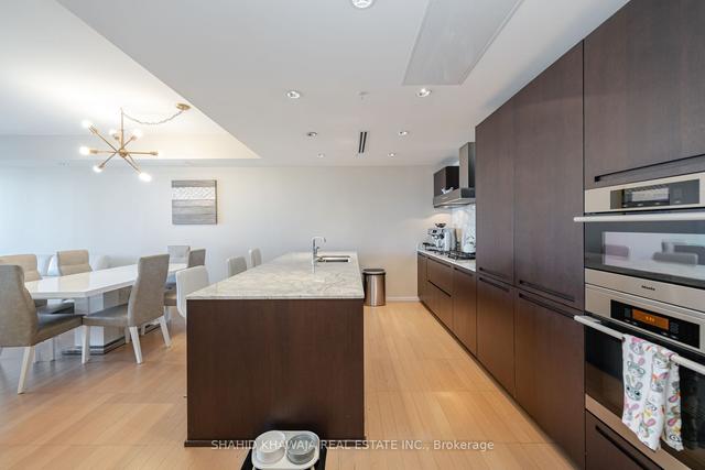 3807 - 180 University Ave, Condo with 2 bedrooms, 3 bathrooms and 1 parking in Toronto ON | Image 33