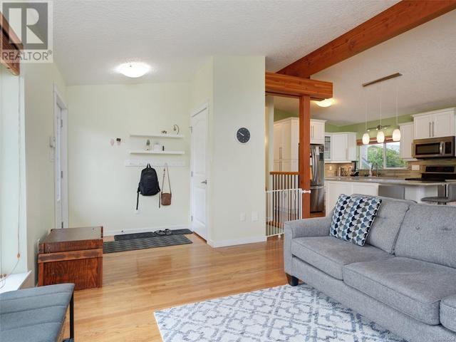 740 Rockheights Ave, House detached with 4 bedrooms, 4 bathrooms and 5 parking in Esquimalt BC | Image 3