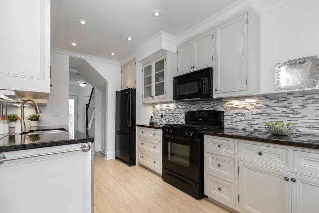 74 Orchard Park Blvd, House semidetached with 3 bedrooms, 3 bathrooms and 1 parking in Toronto ON | Image 2