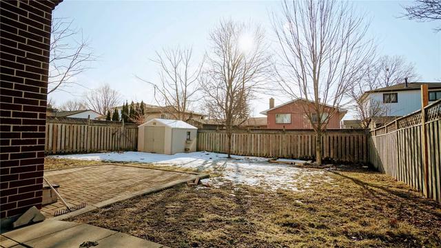 12 Shannon Crt, House detached with 3 bedrooms, 3 bathrooms and 5 parking in Whitby ON | Image 10