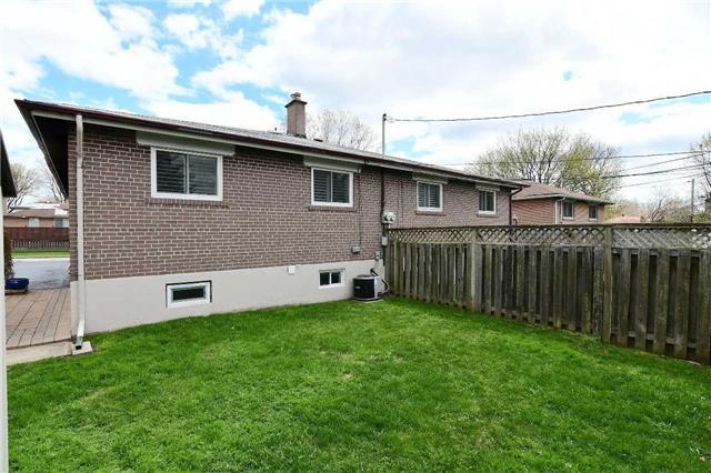 864 Chapleau Dr, House semidetached with 3 bedrooms, 1 bathrooms and 4 parking in Pickering ON | Image 15