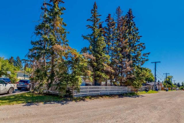 6003 Lewis Drive Sw, House detached with 4 bedrooms, 2 bathrooms and 3 parking in Calgary AB | Image 46