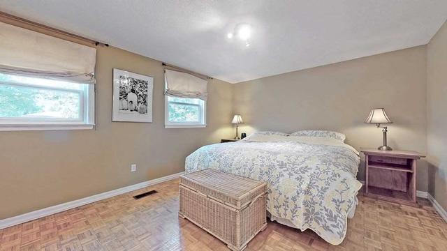 81 Weldrick Rd W, House detached with 3 bedrooms, 2 bathrooms and 5 parking in Richmond Hill ON | Image 13