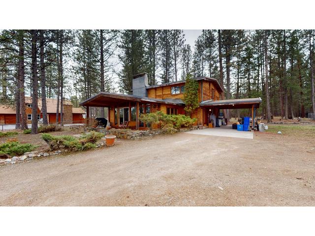 861 New Lake Road, House detached with 3 bedrooms, 3 bathrooms and null parking in East Kootenay C BC | Image 1