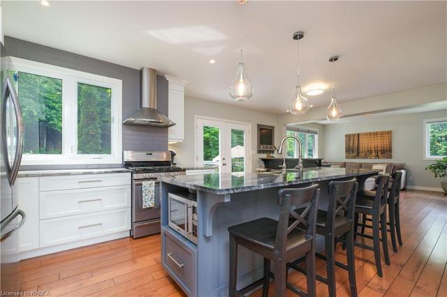 3932 Middle Woodland Drive, House detached with 4 bedrooms, 2 bathrooms and 14 parking in South Frontenac ON | Image 19