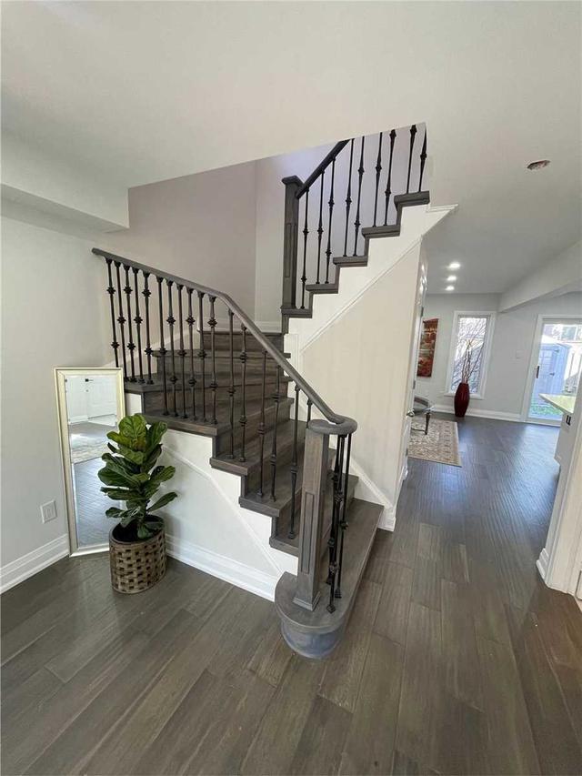 3506 Stonecutter Cres, House semidetached with 4 bedrooms, 4 bathrooms and 3 parking in Mississauga ON | Image 2