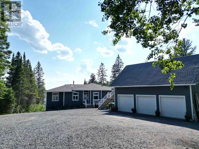 211 A Peterson Dr, House detached with 5 bedrooms, 3 bathrooms and null parking in Kenora ON | Image 4