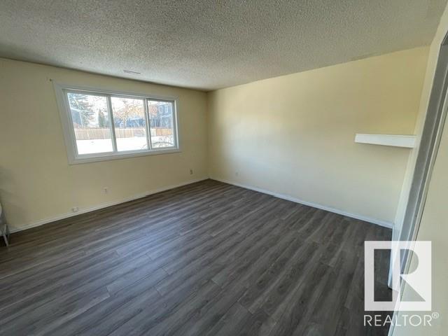1430 Lakewood Rd Nw, House attached with 3 bedrooms, 1 bathrooms and 1 parking in Edmonton AB | Image 4