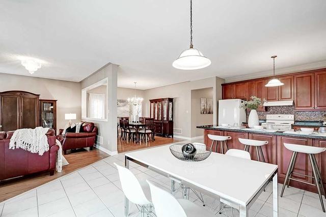 2567 Felhaber Cres, House detached with 3 bedrooms, 2 bathrooms and 4 parking in Oakville ON | Image 9