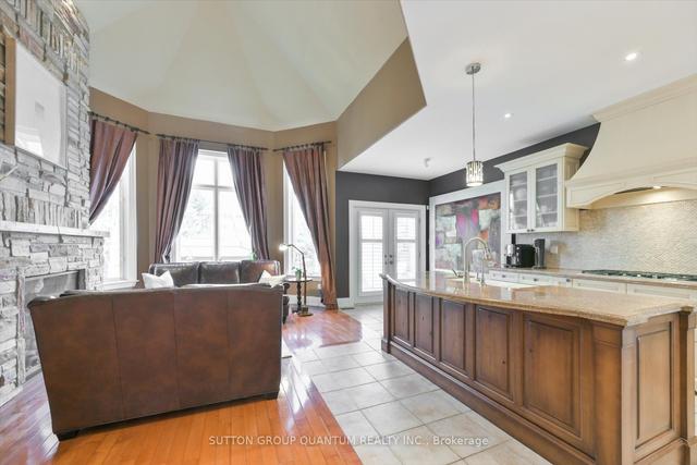 2258 Providence Rd, House detached with 3 bedrooms, 4 bathrooms and 6 parking in Oakville ON | Image 2