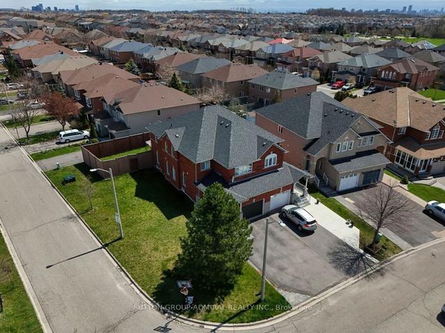 84 Agostino Cres, House semidetached with 3 bedrooms, 4 bathrooms and 4 parking in Vaughan ON | Image 33